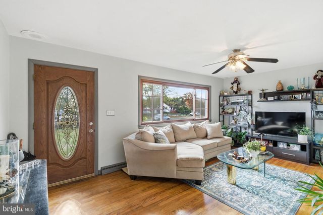 17 WOOSAMONSA RD, Pennington, NJ 08534