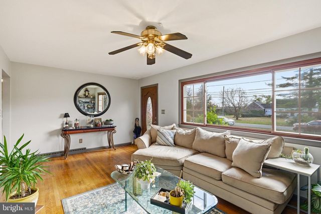 17 WOOSAMONSA RD, Pennington, NJ 08534