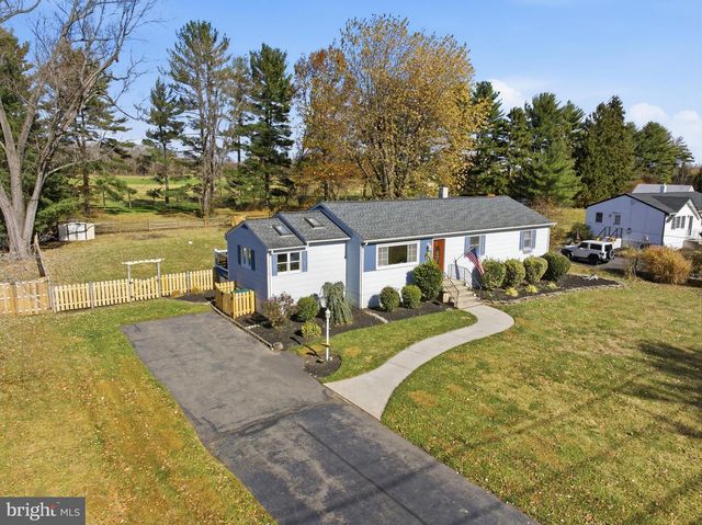 17 WOOSAMONSA RD, Pennington, NJ 08534