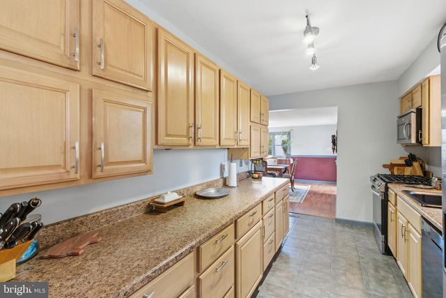 17 WOOSAMONSA RD, Pennington, NJ 08534