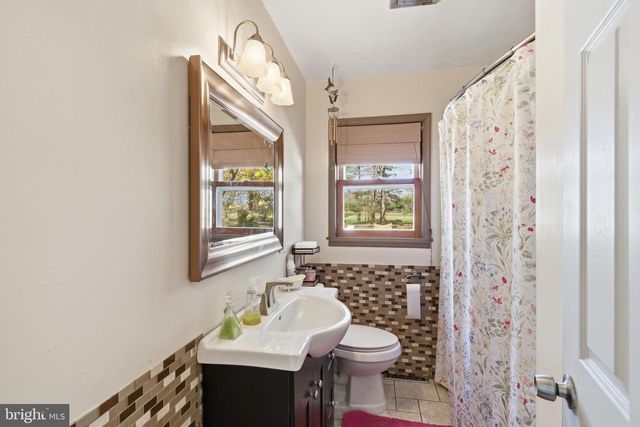 17 WOOSAMONSA RD, Pennington, NJ 08534