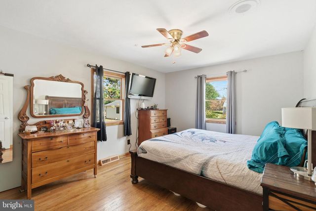 17 WOOSAMONSA RD, Pennington, NJ 08534