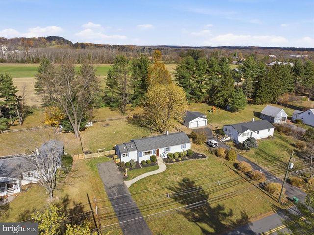 17 WOOSAMONSA RD, Pennington, NJ 08534