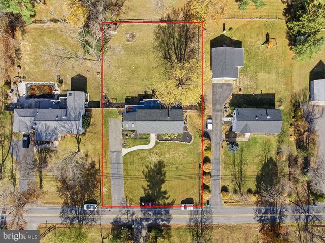 17 WOOSAMONSA RD, Pennington, NJ 08534