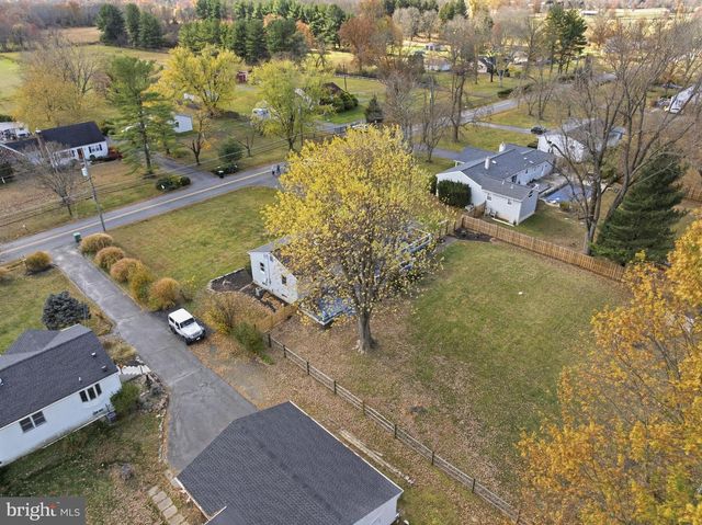 17 WOOSAMONSA RD, Pennington, NJ 08534