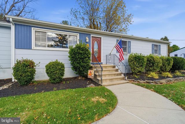 17 WOOSAMONSA RD, Pennington, NJ 08534