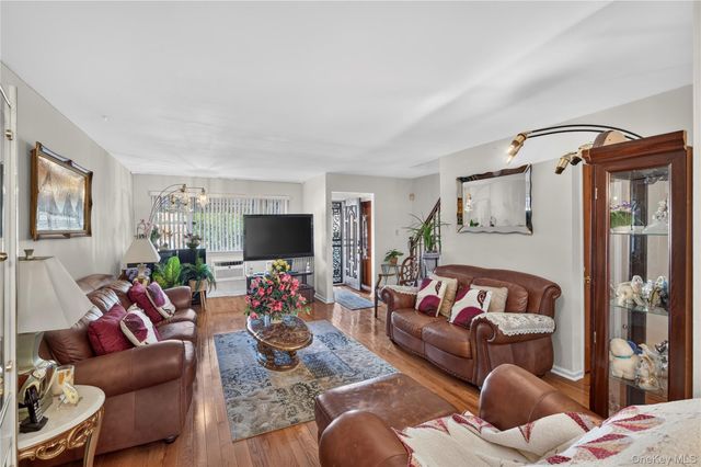 3043 Matthews Avenue, Bronx, NY 10467