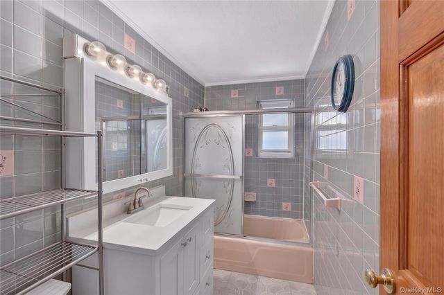 3043 Matthews Avenue, Bronx, NY 10467