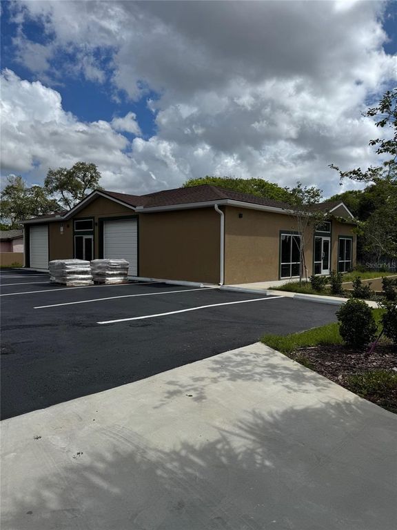 Image 2 of property listing at 6315 OLD WINTER GARDEN ROAD, Orlando, FL 32835