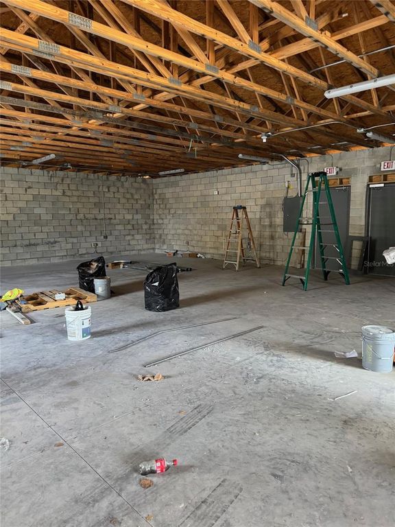 Image 6 of property listing at 6315 OLD WINTER GARDEN ROAD, Orlando, FL 32835