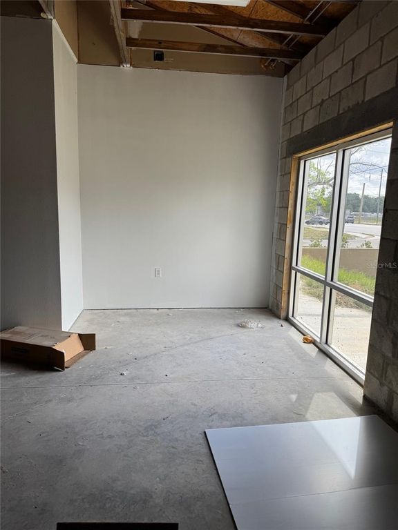 Image 7 of property listing at 6315 OLD WINTER GARDEN ROAD, Orlando, FL 32835