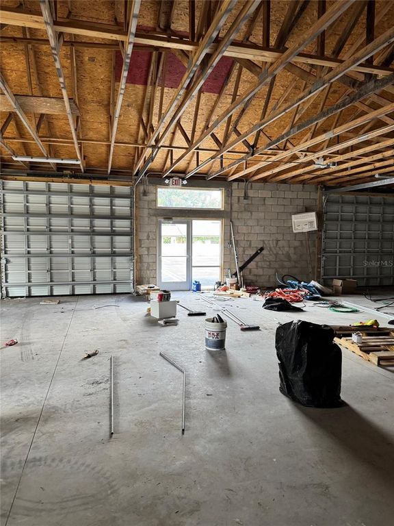 Image 9 of property listing at 6315 OLD WINTER GARDEN ROAD, Orlando, FL 32835