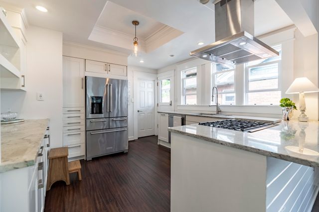 11 169th Street, Hammond, IN 46324