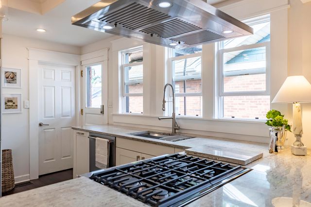 11 169th Street, Hammond, IN 46324