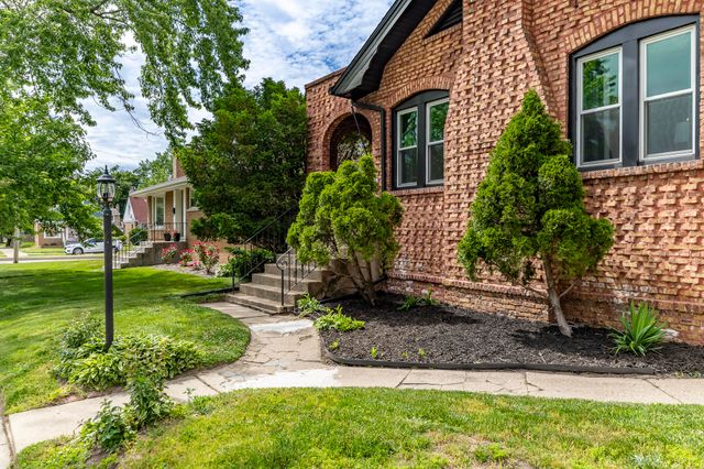 11 169th Street, Hammond, IN 46324