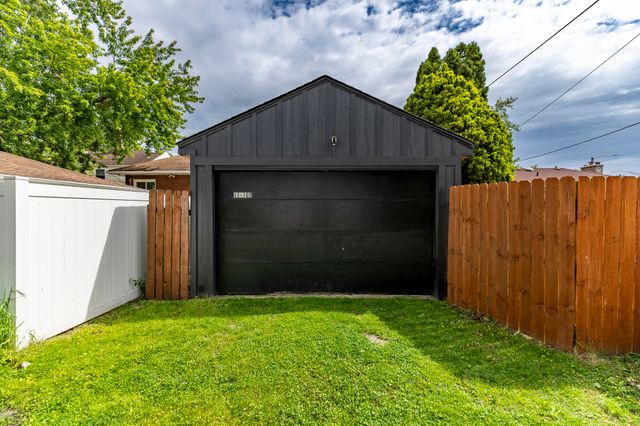 11 169th Street, Hammond, IN 46324