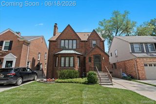 312 MCKINLEY Avenue, Grosse Pointe Farms, MI 48236