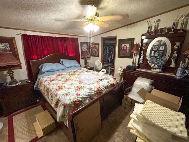 29832 Broad St, Bruceton, TN 38317