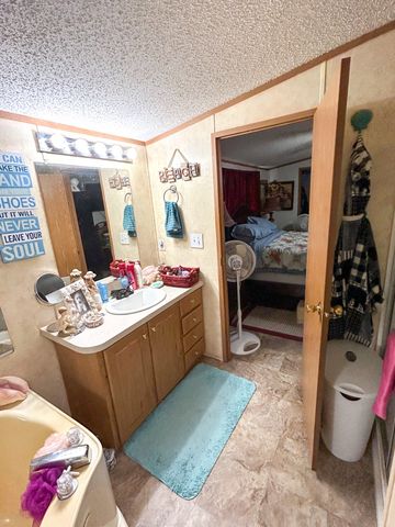 29832 Broad St, Bruceton, TN 38317