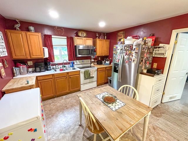 29832 Broad St, Bruceton, TN 38317