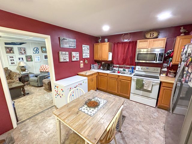 29832 Broad St, Bruceton, TN 38317