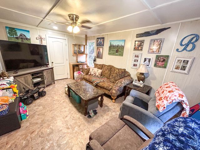 29832 Broad St, Bruceton, TN 38317