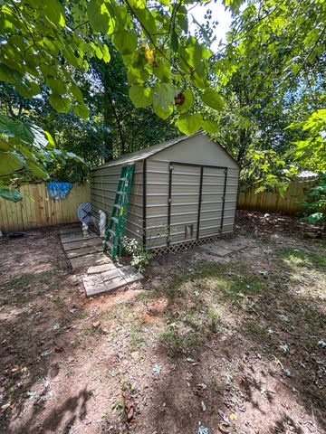 29832 Broad St, Bruceton, TN 38317