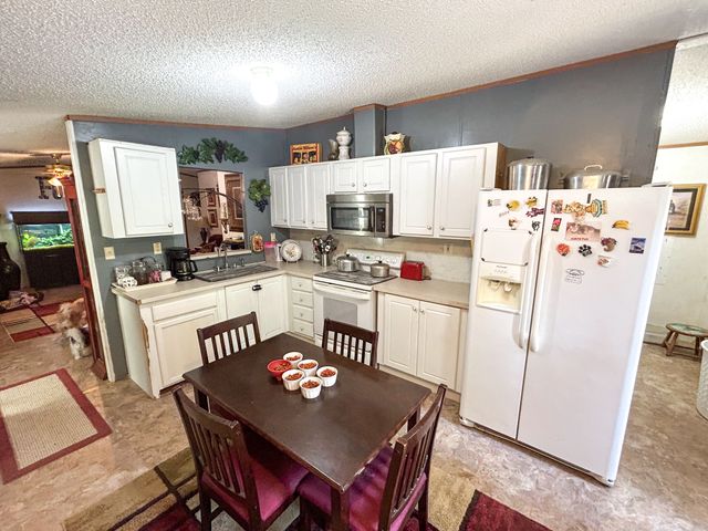 29832 Broad St, Bruceton, TN 38317