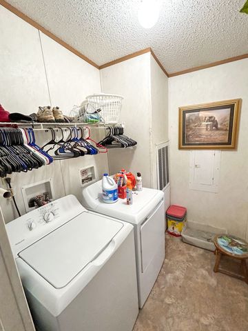 29832 Broad St, Bruceton, TN 38317