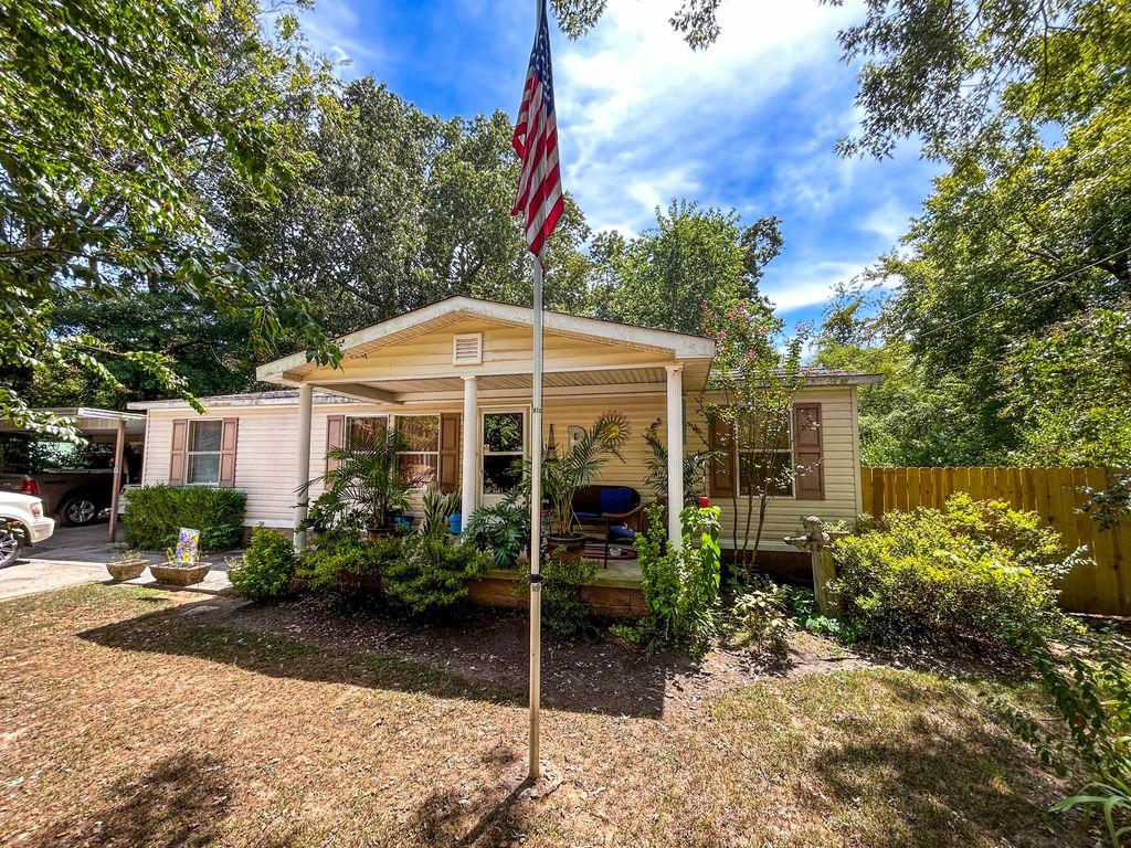 29832 Broad St, Bruceton, TN 38317