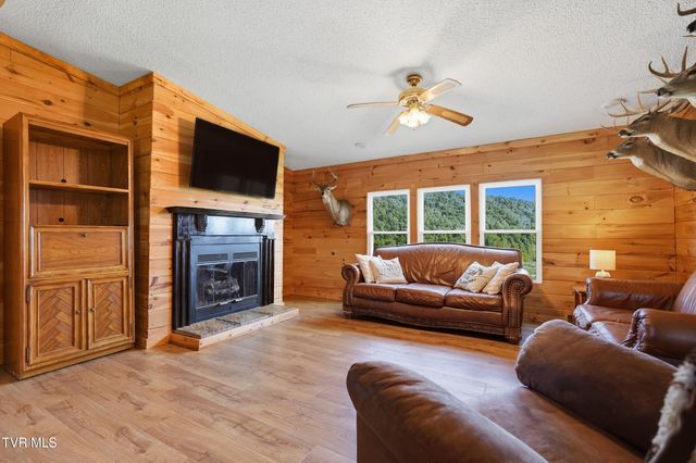 2886 Buffalo Hollow Road, Castlewood, VA 24224