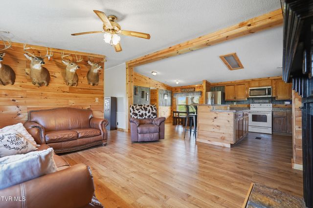 2886 Buffalo Hollow Road, Castlewood, VA 24224