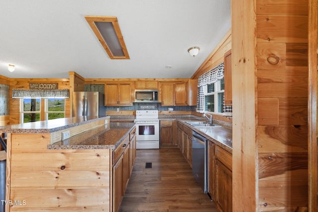 2886 Buffalo Hollow Road, Castlewood, VA 24224