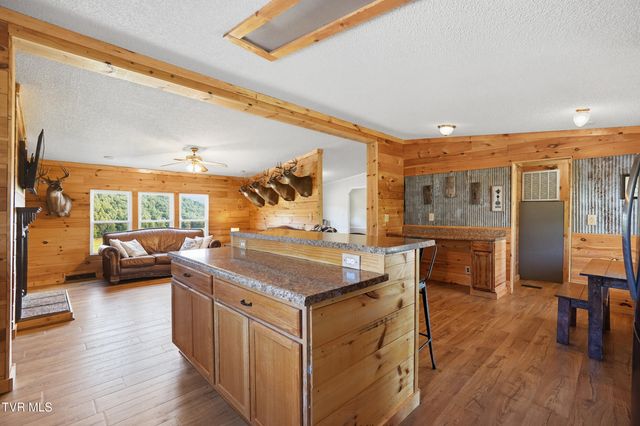 2886 Buffalo Hollow Road, Castlewood, VA 24224