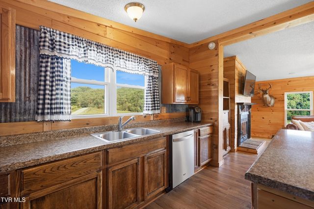 2886 Buffalo Hollow Road, Castlewood, VA 24224