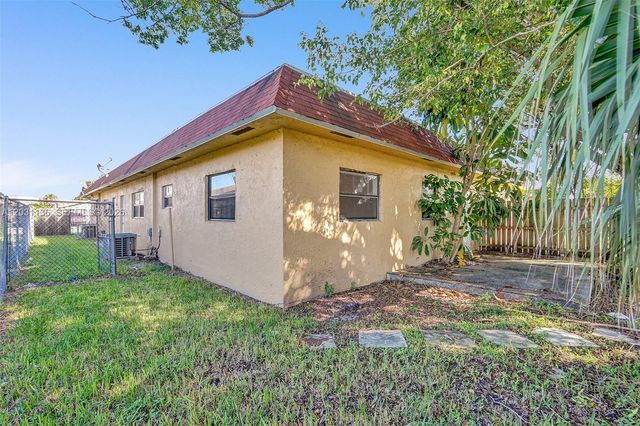 4041 NW 30th Ter, Lauderdale Lakes, FL 33309