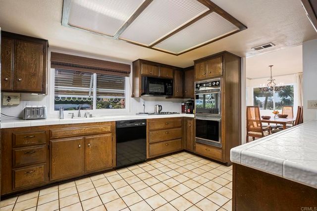 2396 Windmill View Road, El Cajon, CA 92020