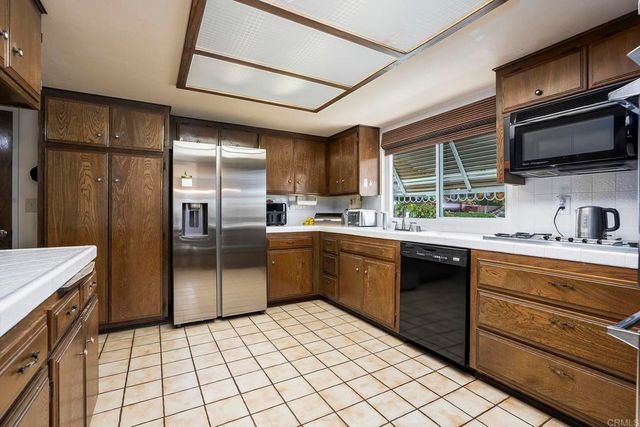 2396 Windmill View Road, El Cajon, CA 92020