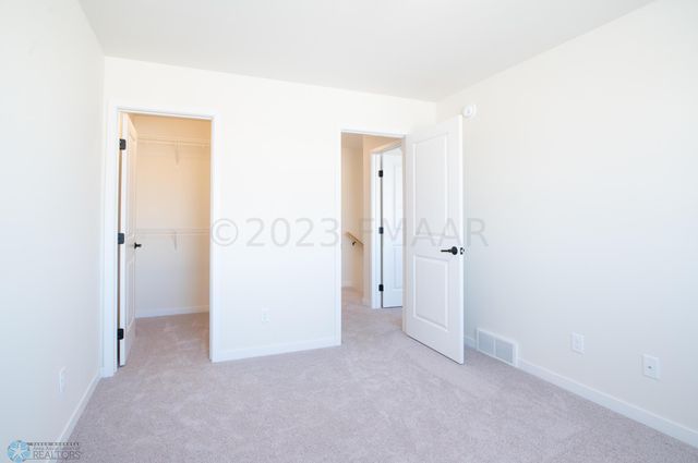 2580 FULTON Loop S, Fargo, ND 58104
