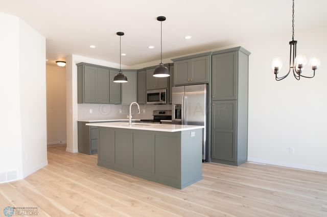 2580 FULTON Loop S, Fargo, ND 58104