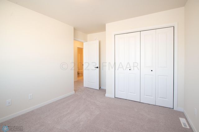 2580 FULTON Loop S, Fargo, ND 58104