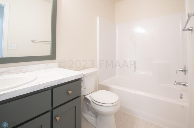 2580 FULTON Loop S, Fargo, ND 58104