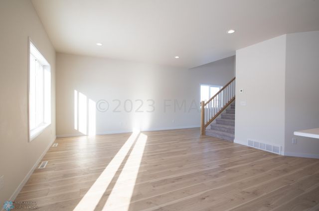 2580 FULTON Loop S, Fargo, ND 58104