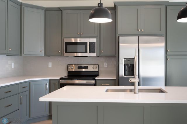2580 FULTON Loop S, Fargo, ND 58104
