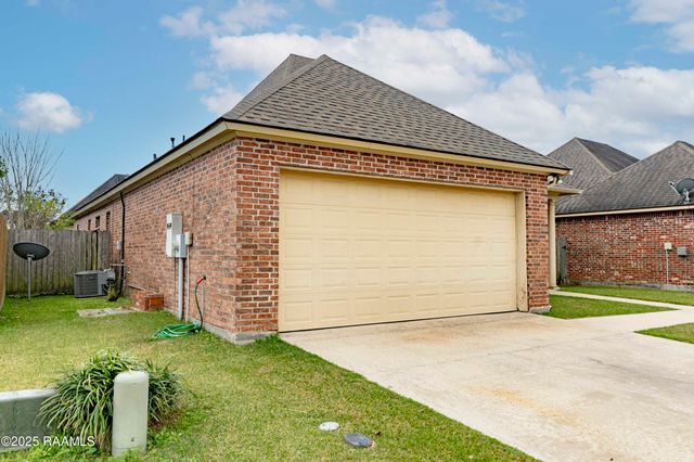 108 Fox Creek Drive, Youngsville, LA 70592