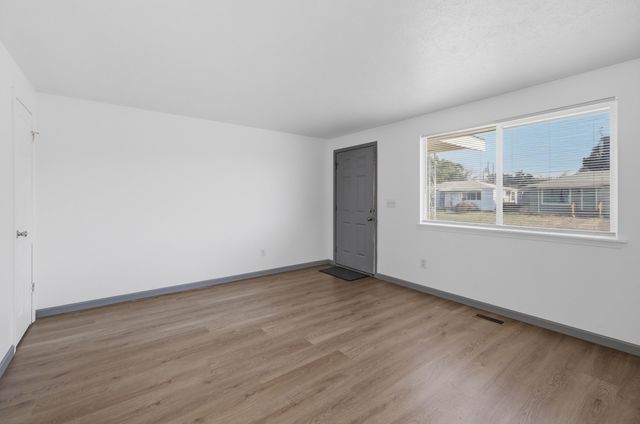 2407 E Columbia Ave, Spokane, WA 99208