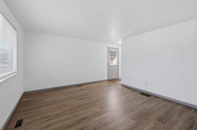 2407 E Columbia Ave, Spokane, WA 99208