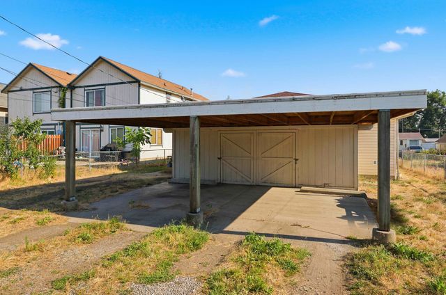 2407 E Columbia Ave, Spokane, WA 99208