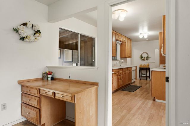 1261 Deerwood Dr, Ukiah, CA 95482