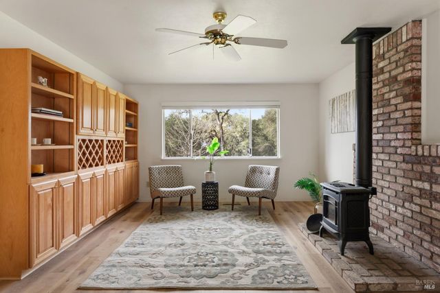 1261 Deerwood Dr, Ukiah, CA 95482